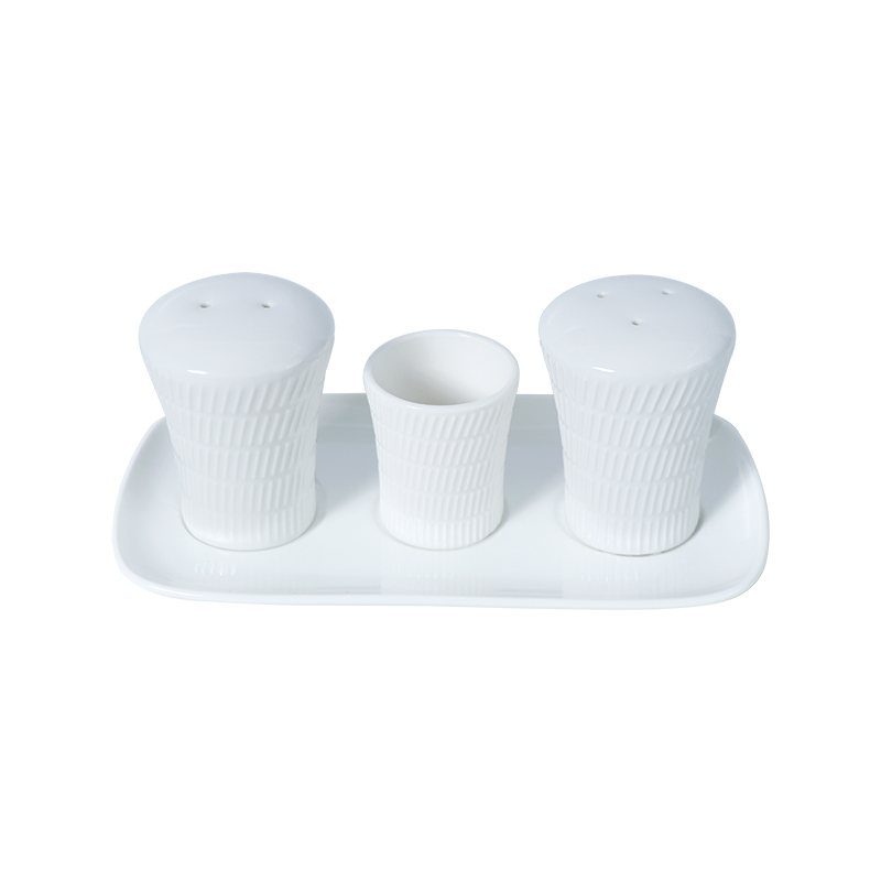 Salzpfeffer-Untertassen-Set aus weißem Porzellan