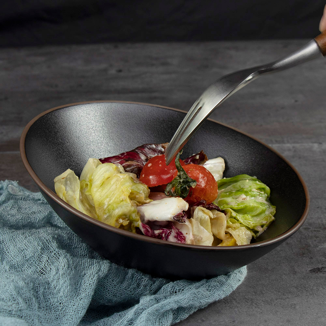 Steingutschalen Schwarze unregelmäßige Salatschüsseln für das Restaurant