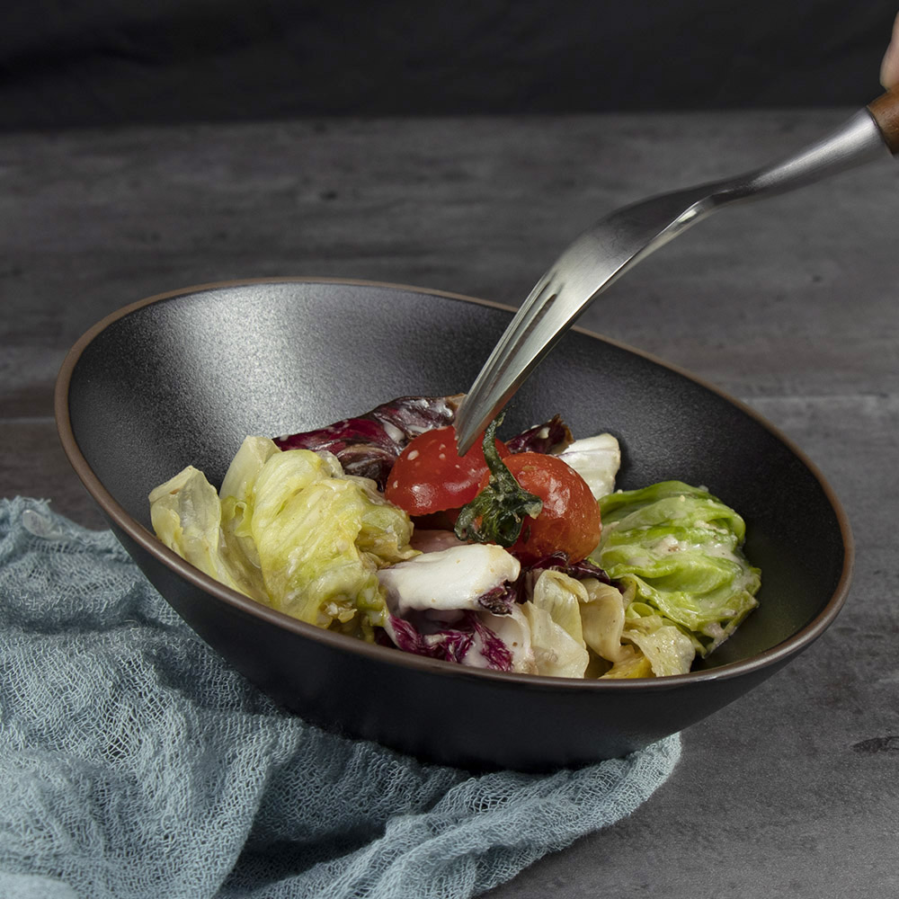 Steingutschalen Schwarze unregelmäßige Salatschüsseln für das Restaurant