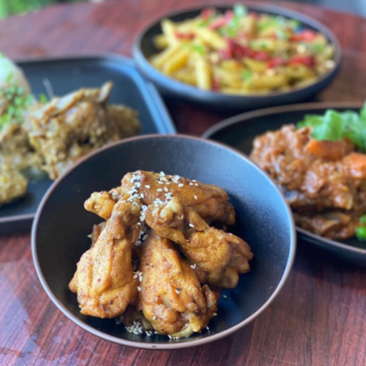 Steingutschalen Schwarze unregelmäßige Salatschüsseln für das Restaurant