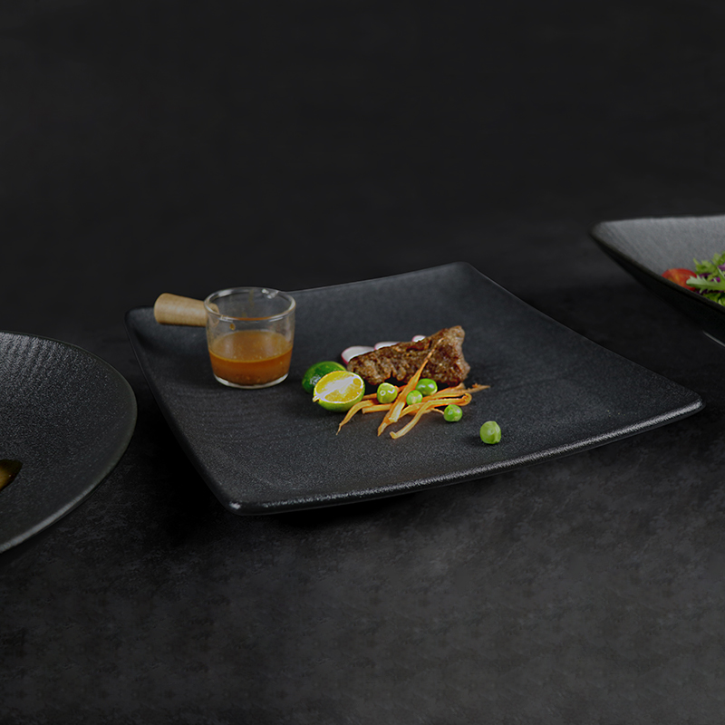 Schwarzer quadratischer Speiseteller aus Porzellan, Restaurantgeschirr