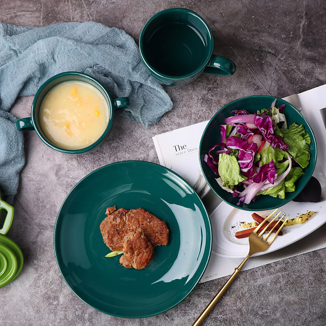 Frühlingsgeschirr-Set in grünen Farben für Mahlzeiten im Freien