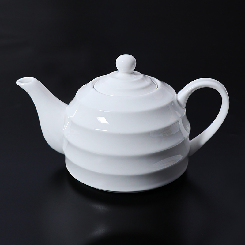 Minimalistisches Design, weiße Porzellan-Teetassen, Kaffeetasse, Untertasse für Café