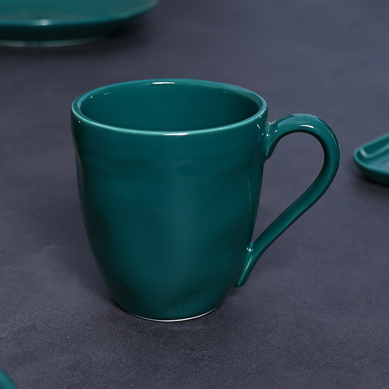 Maßgeschneiderte grüne Tasse aus Keramik