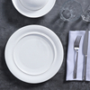 Weiße Teller aus Porzellan, Restaurantteller mit Deckel