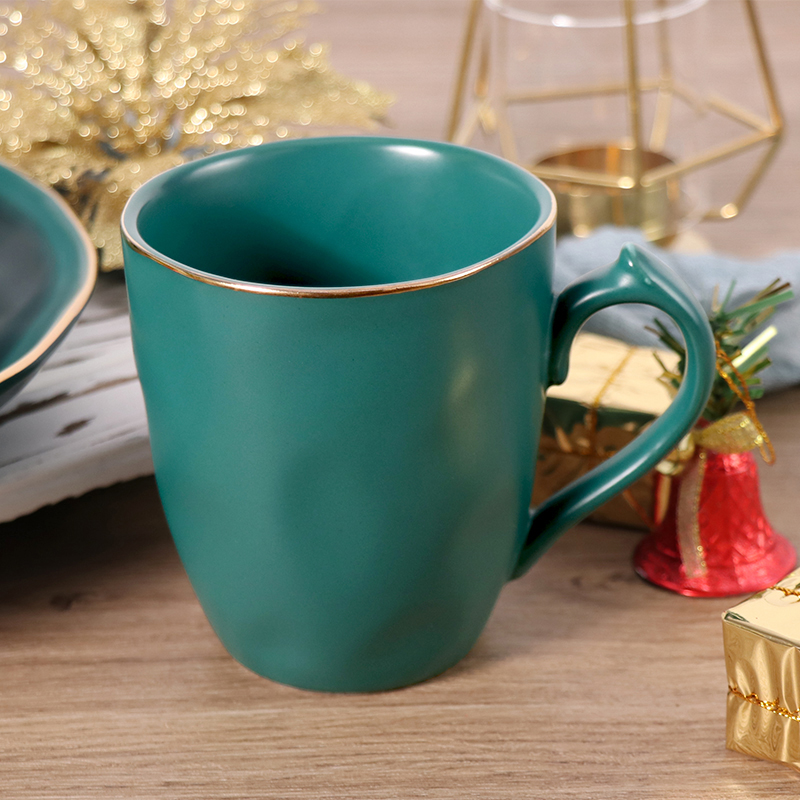 Porzellan-Tassen mit Goldrand, weihnachtliche grüne Keramiktassen