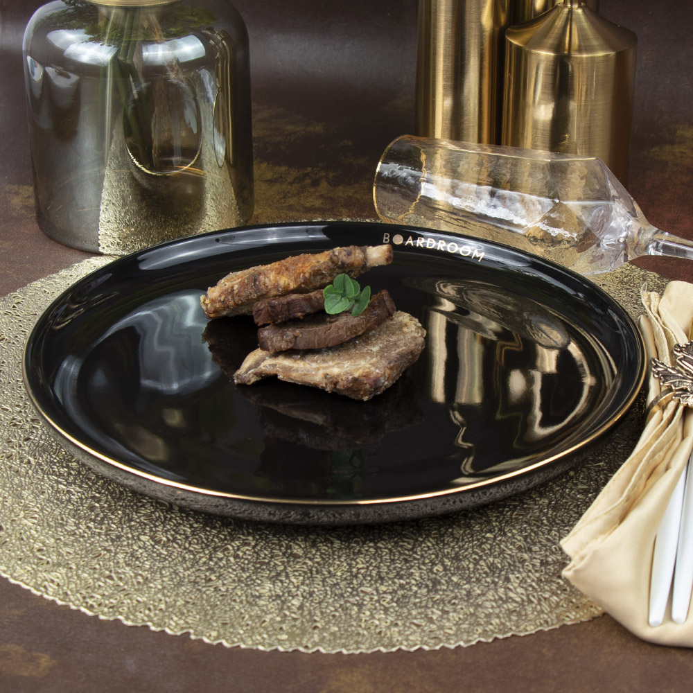 Schwarzer Keramik-Restaurantteller mit Goldrand 