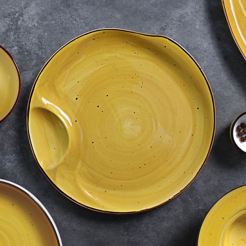 Porzellan-Geschirrset Gelb Maßgeschneidertes Geschirr Keramikteller-Set für das Essen im Hotel