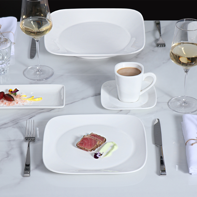 Weißer Porzellanteller, moderner quadratischer Speiseteller