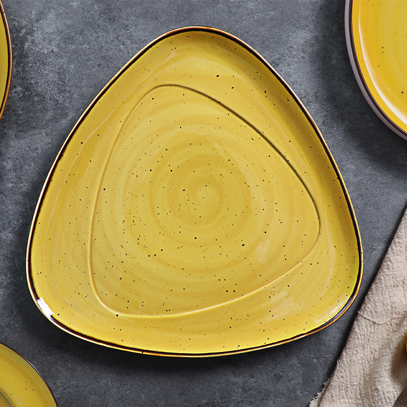 Porzellan-Geschirrset Gelb Maßgeschneidertes Geschirr Keramikteller-Set für das Essen im Hotel