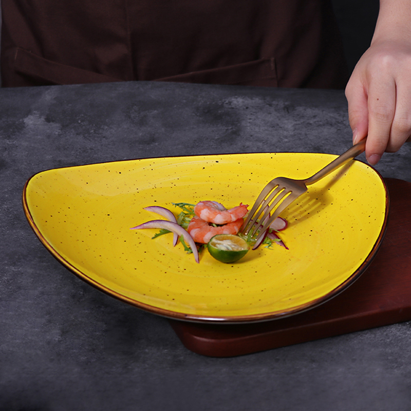 Porzellan-Geschirrset Gelb Maßgeschneidertes Geschirr Keramikteller-Set für das Essen im Hotel