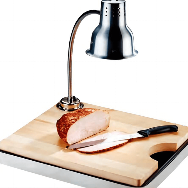 Essen warmes Licht mit Holztablett