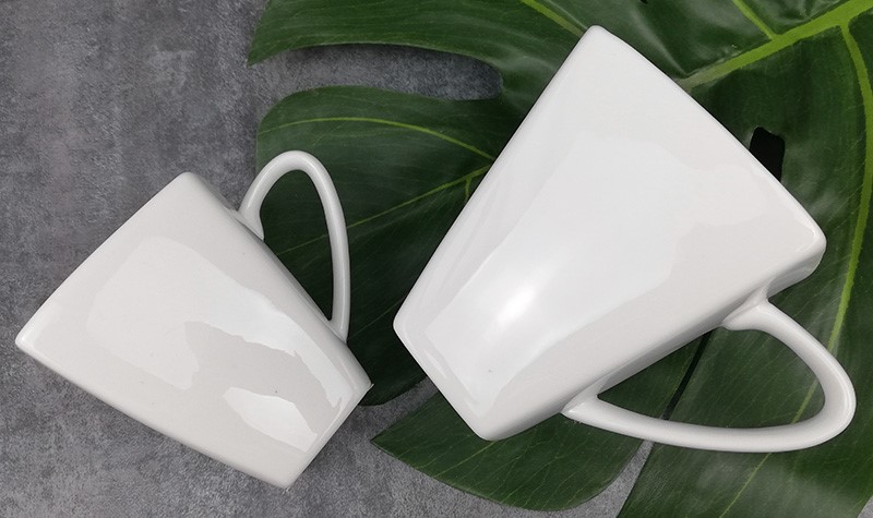 Kaffeetasse aus wei&szlig;em Porzellan