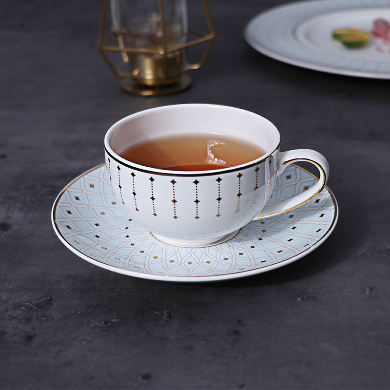 Weißes Geschirr aus Bone China, Bone China-Porzellan, Bone China-Geschirr