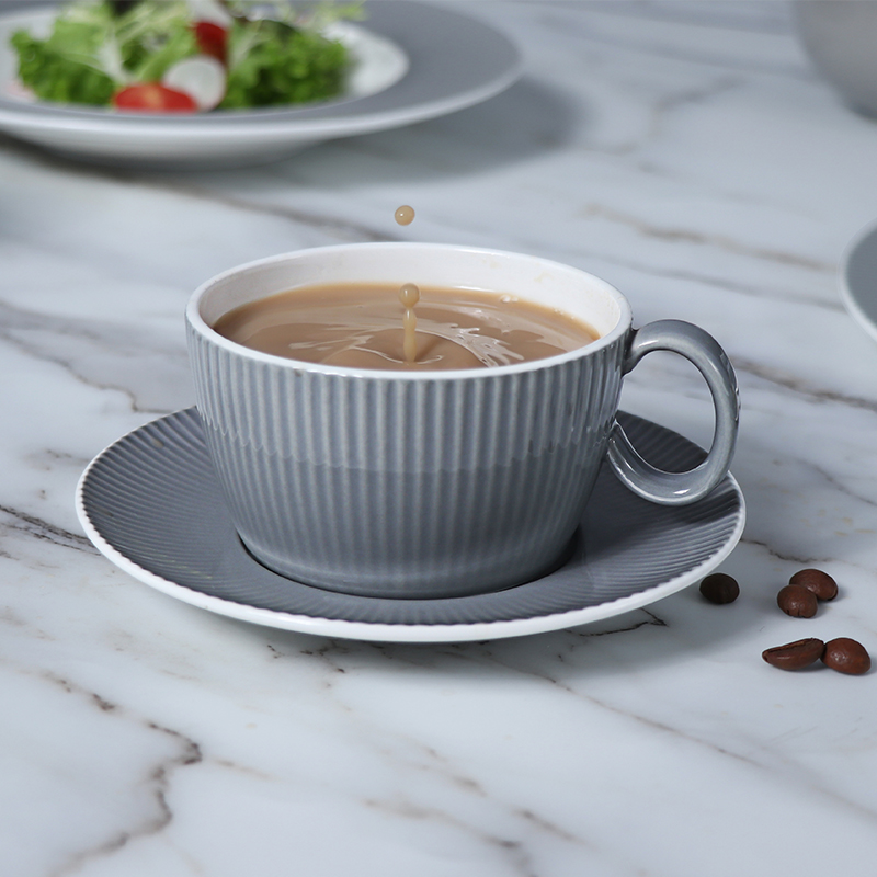 Tiefgraue Teller und Schüsseln, Esszimmer-Set, modernes Porzellan, Kaffeetasse, Geschirr, Restaurant-Abendessen, luxuriöser Teller aus Keramik
