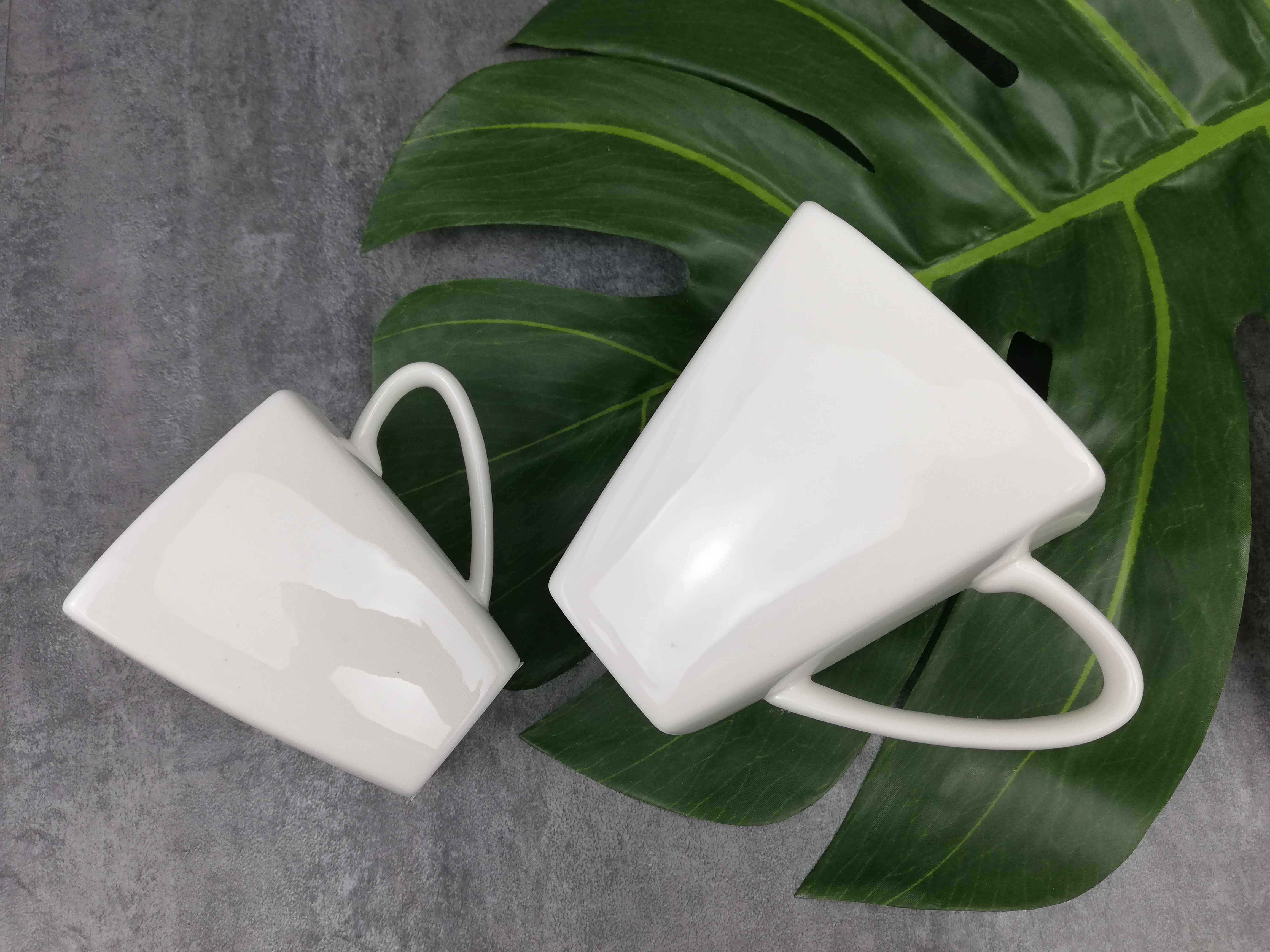 Quadratische Kaffeetasse mit einzigartigem Design