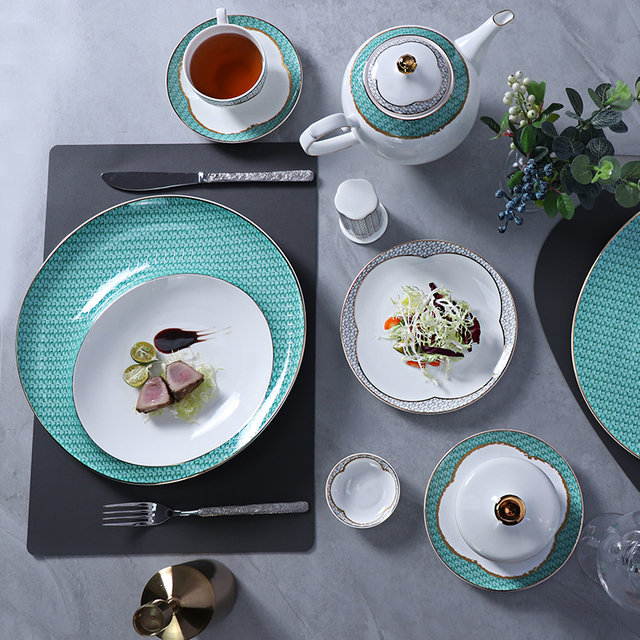 Luxuriöses Weihnachtsgeschirr-Set aus modernem Bone China-Geschirr