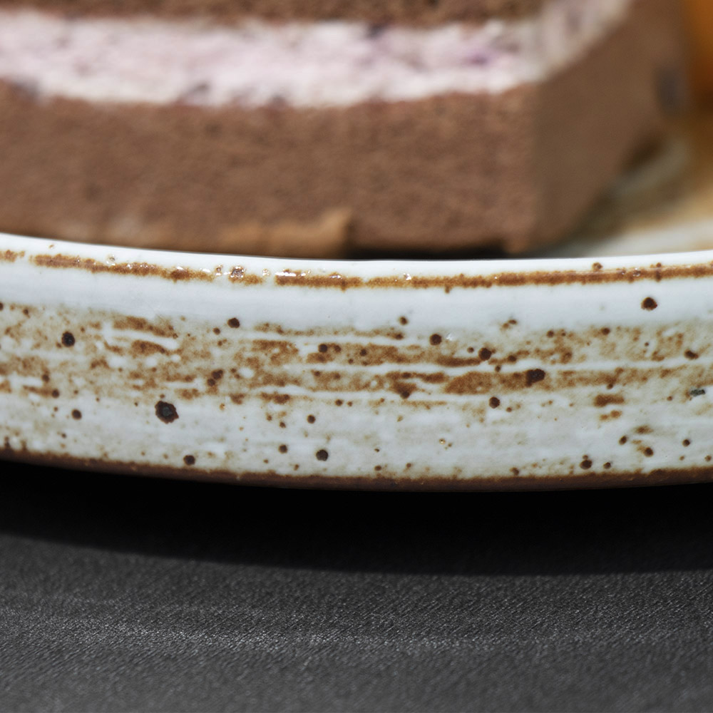 Restaurantgeschirr unter glasiertem Steingut, Küchengeschirr, Porzellanteller und Geschirr, runde Speiseteller