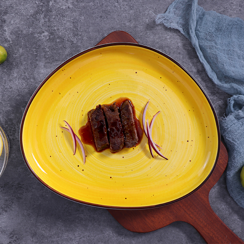 Porzellan-Geschirrset Gelb Maßgeschneidertes Geschirr Keramikteller-Set für das Essen im Hotel